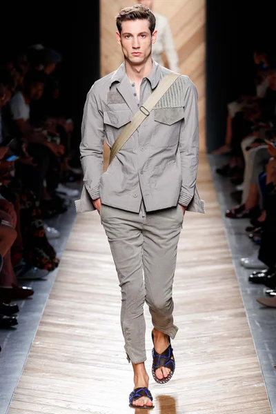 Look 29